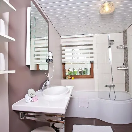 Deubzer In Appartement *